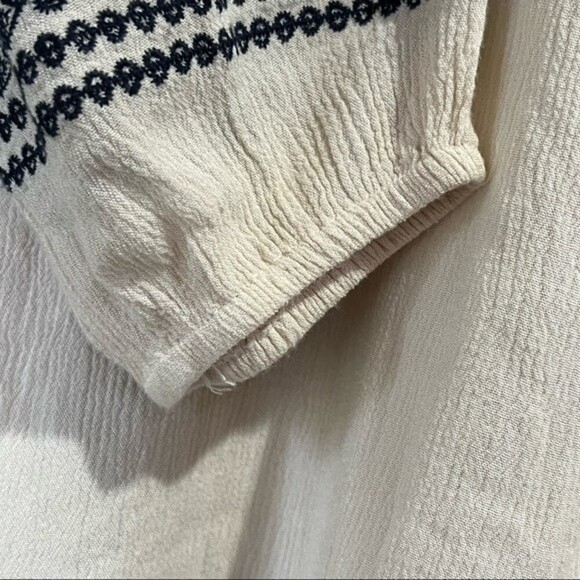 Umgee peasant style Boho tunic blouse white w/ blue embroidery Size S - Picture 4 of 9